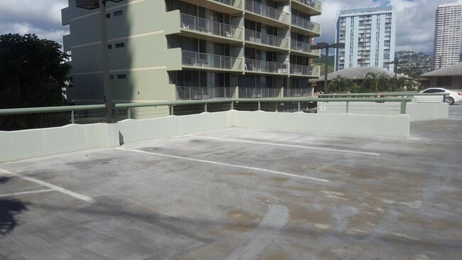 Building Photo - Upgraded 2 Bedroom / 1 Bath at the Iolani Regent