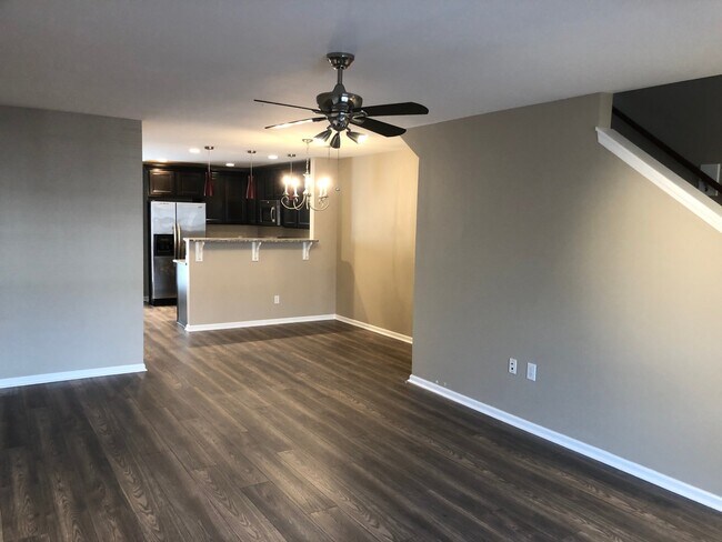 Building Photo - 121 Shadow Creek Cove