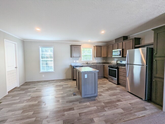 Building Photo - 647 Oregon St