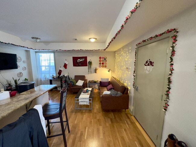 Interior Photo - 1432 N. Carlisle