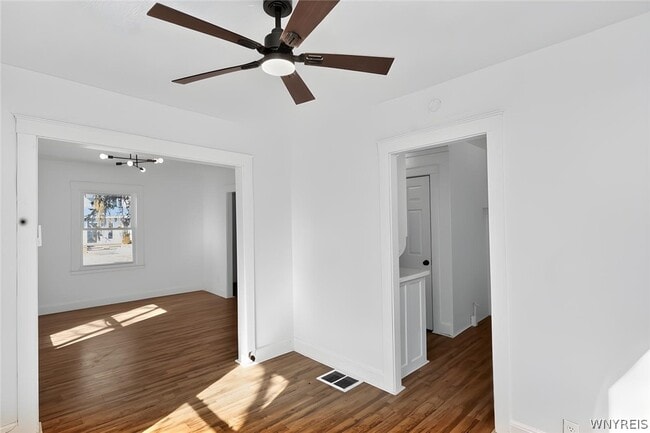 Building Photo - 609 24th St