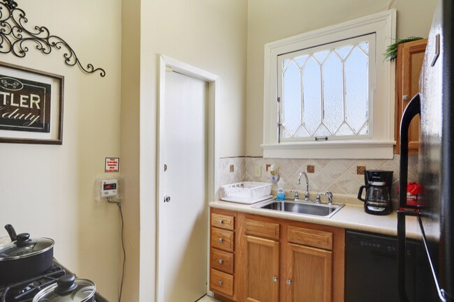 Building Photo - 1212 Treme St