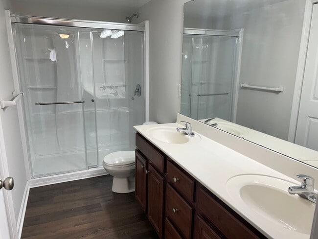 Building Photo - 3 Bed 2 Car Duplex in Grain Valley