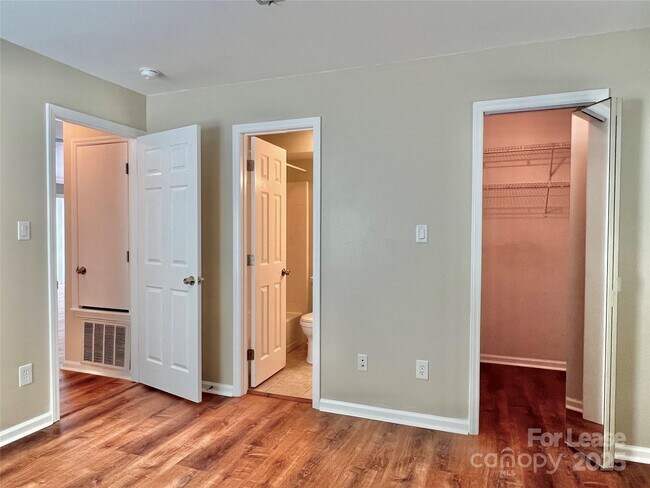 Building Photo - 9476 S Vicksburg Park Ct