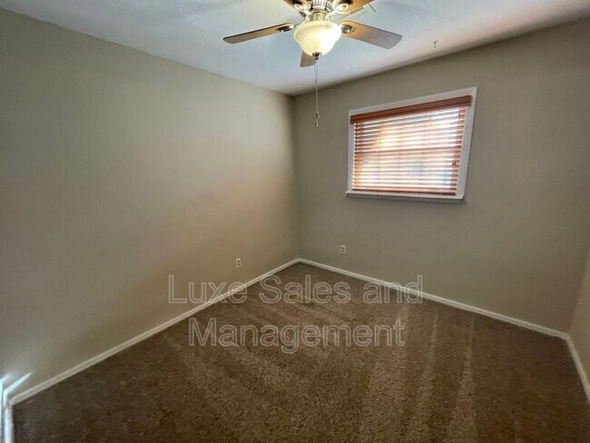 Building Photo - 1116 Harrington Dr