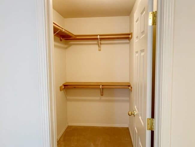 Building Photo - East Anchorage Townhouse with Yard, Garage, and W/D In unit! Close to JBER!