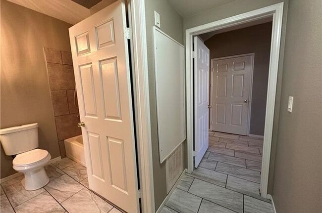 Building Photo - 6480 Annie Oakley Dr