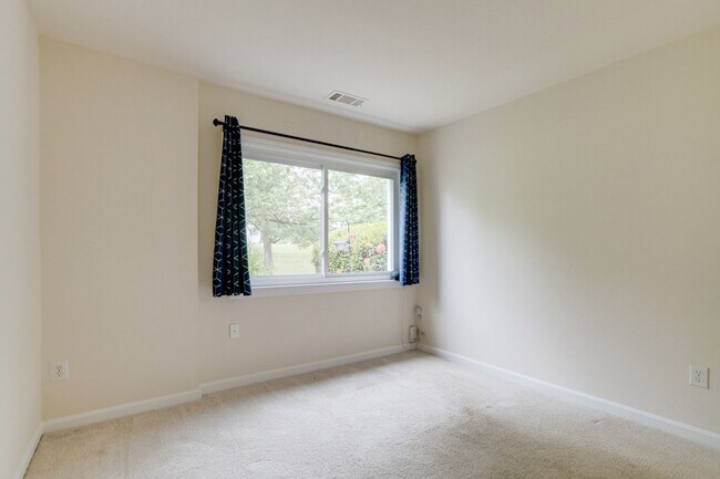Building Photo - Crofton Condo For Rent
