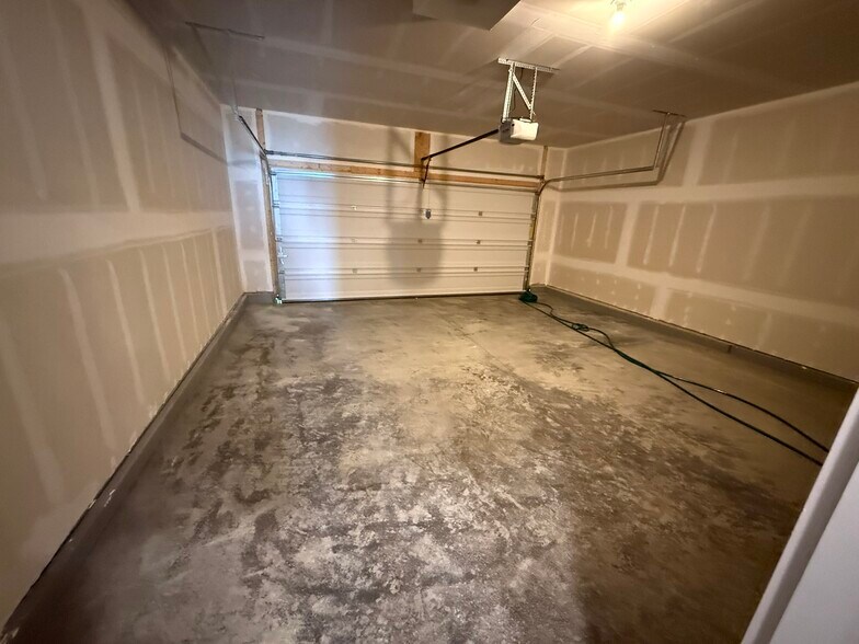 2 car Garage - 6361 Darby Plains St