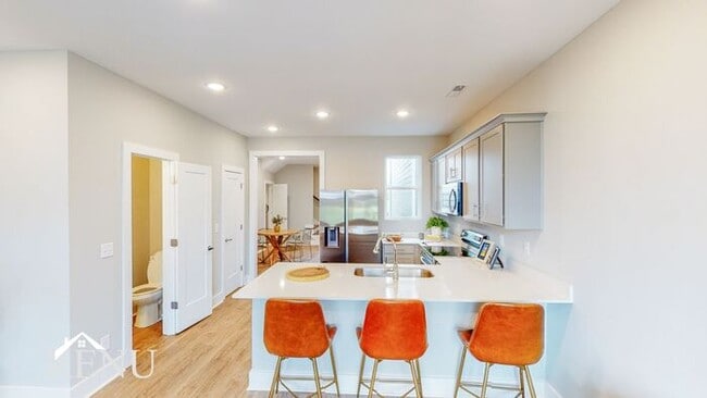 Building Photo - 2359 E 19th St