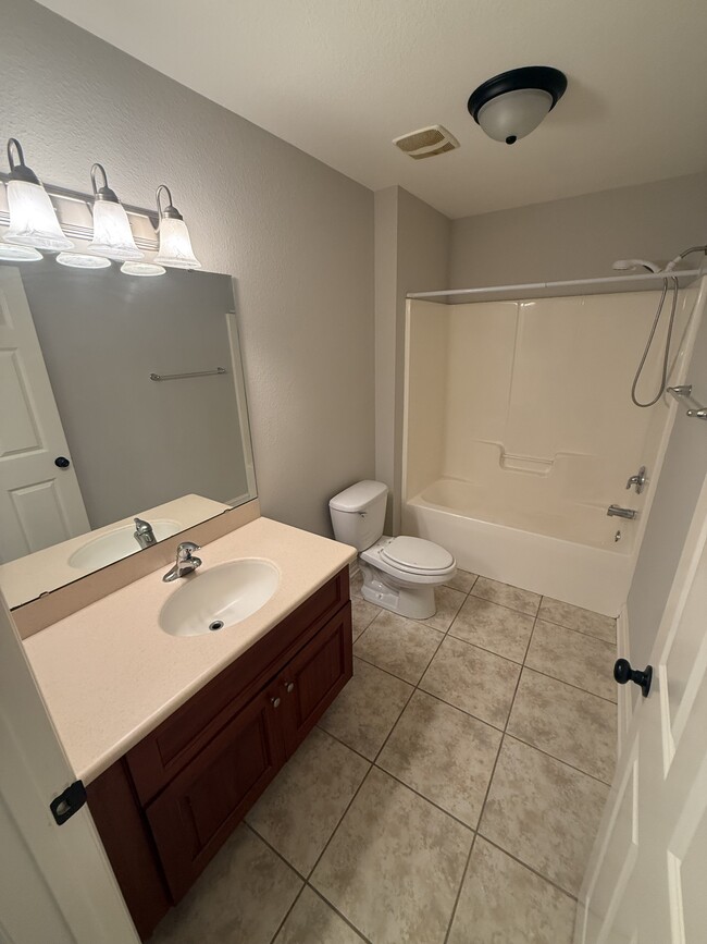Building Photo - 1529 Crescent Hills Dr