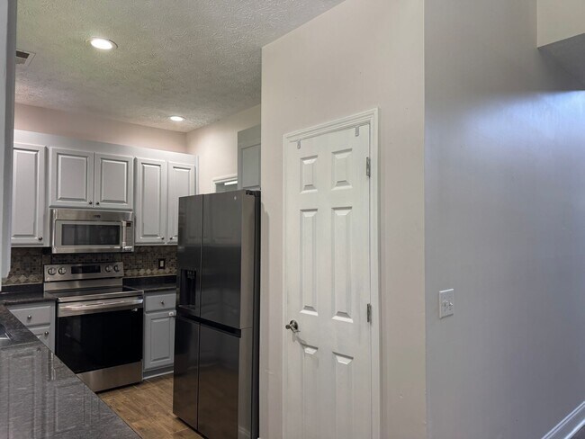 Building Photo - 116 Realini Dr