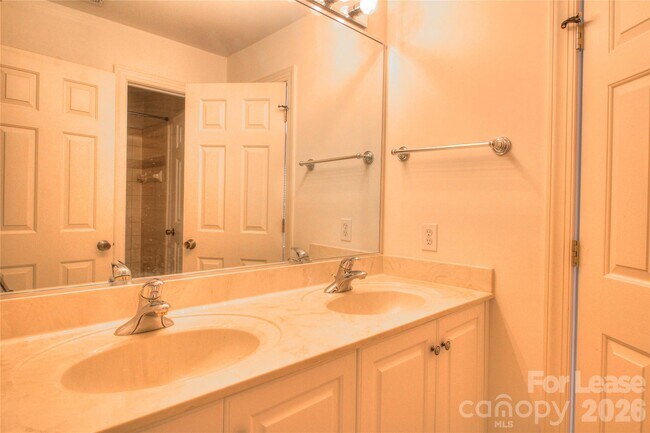 Building Photo - 1217 Weddington Hills Dr