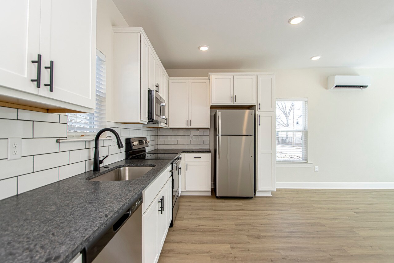 Building Photo - 1201 W 4th St