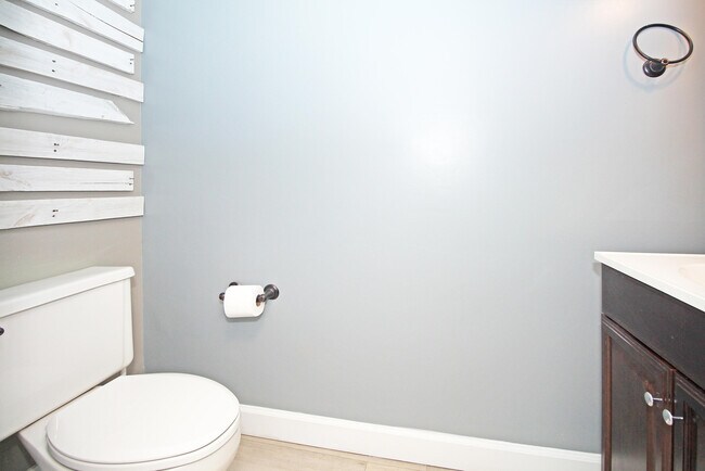 Building Photo - 896 Rose Ct