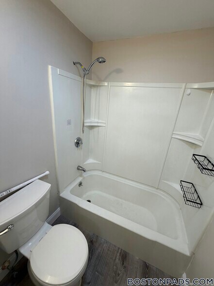 Building Photo - 71 Bernier St