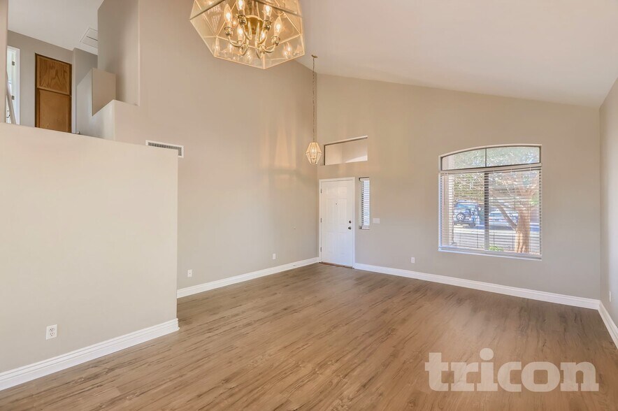 Building Photo - 15950 W Cottonwood St