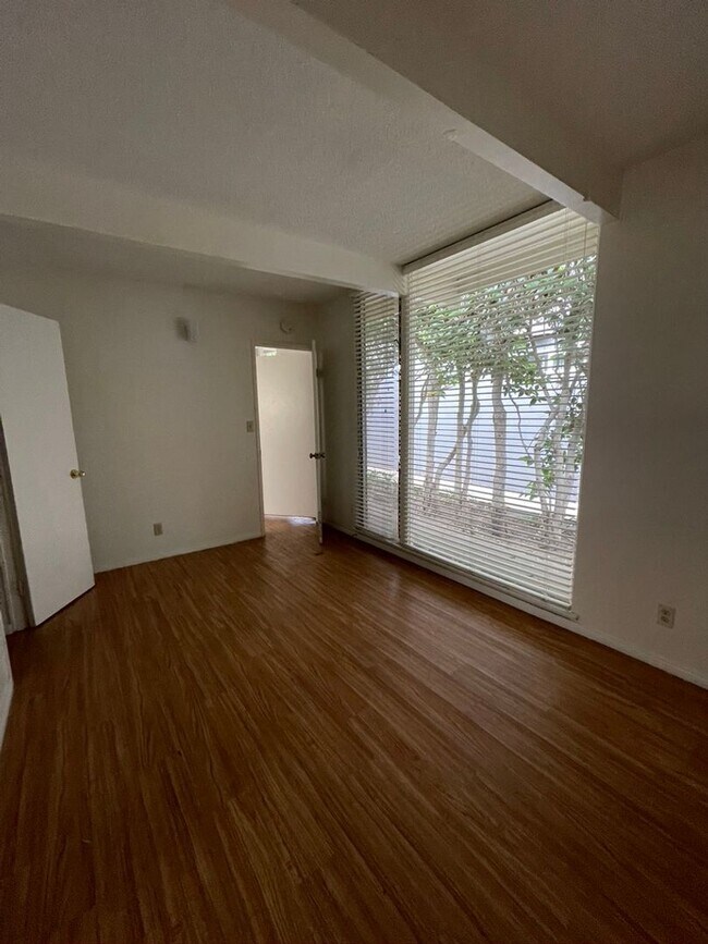 Building Photo - 6775 Pasado Rd