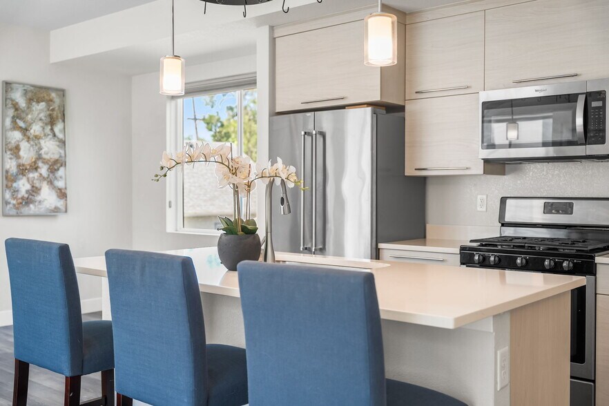 Building Photo - 5642 W 10th Pl