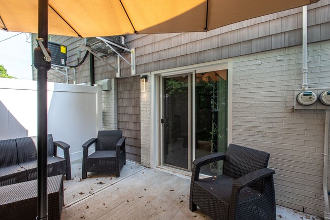 Building Photo - Avondale Modern Townhomes