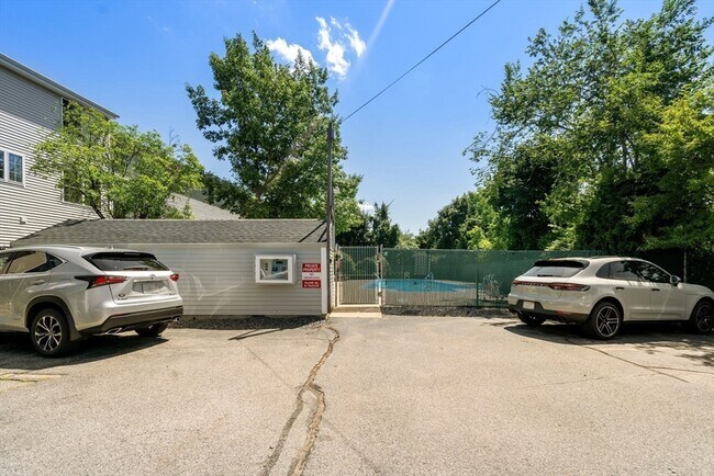 Building Photo - 1105 Lexington St