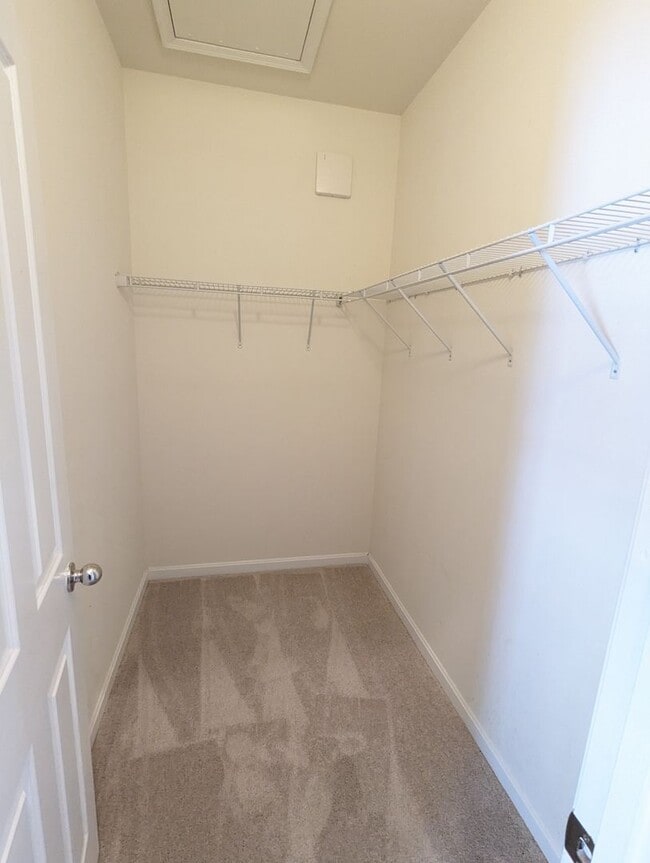 Building Photo - Impeccably maintained SFH in Clarksburg re...