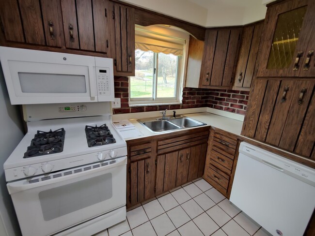 Building Photo - *Well-Maintained & Spacious 3BD/1.5BA Single Family Home Available in Baldwin*