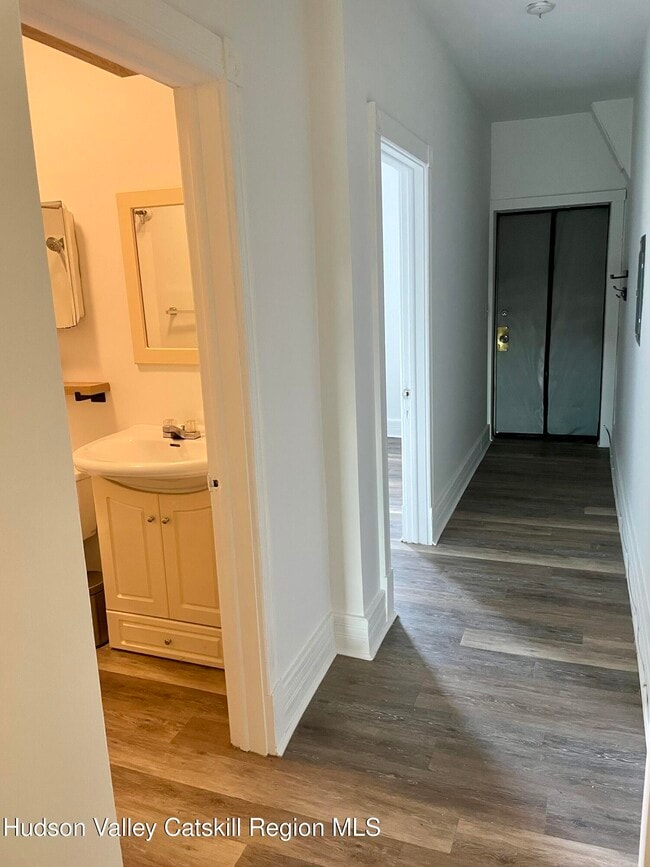 Building Photo - 426 Warren St