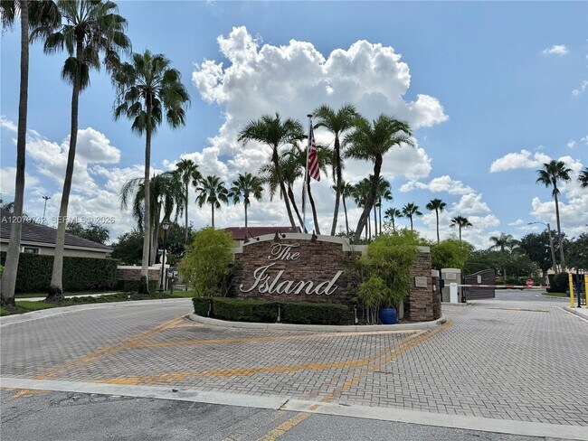 Building Photo - 415 NW 165th Ave