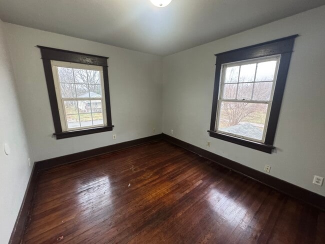 Building Photo - 1003 Main-E