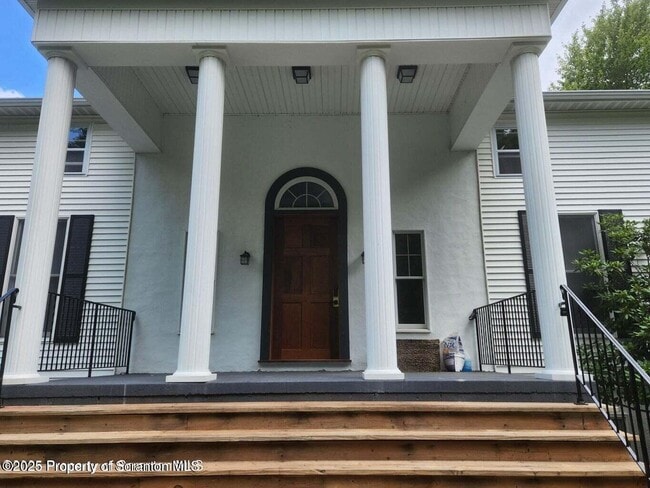 Primary Photo - 29 Hirshorn Dr