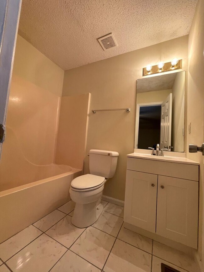 Building Photo - 1022 Cherry Hills Ct