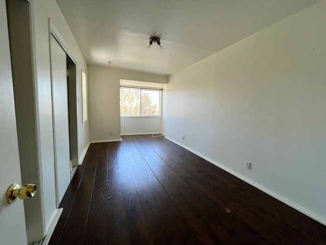 Building Photo - Excellent two Story Spanish style home located just minutes away from Sunset Strip