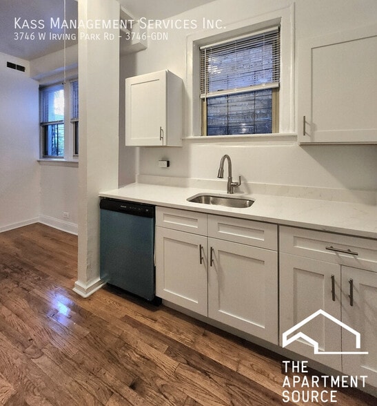 Building Photo - 3746 W Irving Park Rd