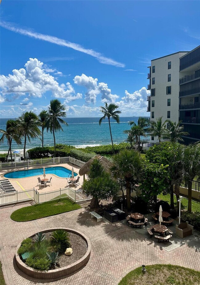 Primary Photo - 1169 Hillsboro Mile