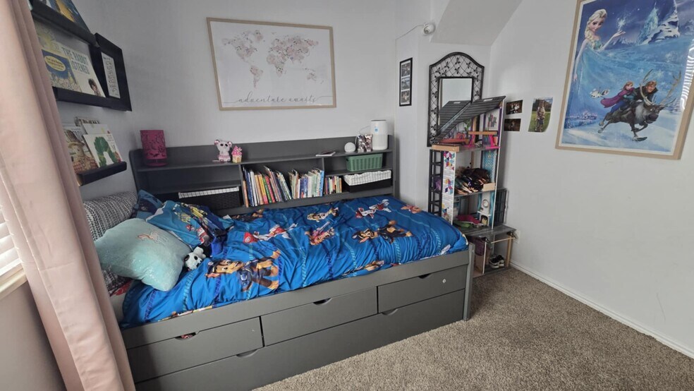 Building Photo - 2504 W Pine Needle Pl