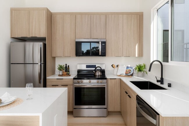 Building Photo - Private Yard Space, No Shared Walls, Views, New Luxury