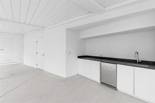 Building Photo - 300 Biscayne Blvd Way