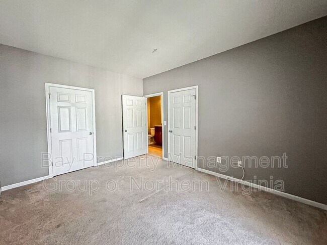 Building Photo - 4850 Eisenhower Ave