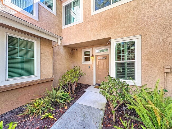 Building Photo - Stunning 3B/2.5BA Home in San Diego w/ Fir...