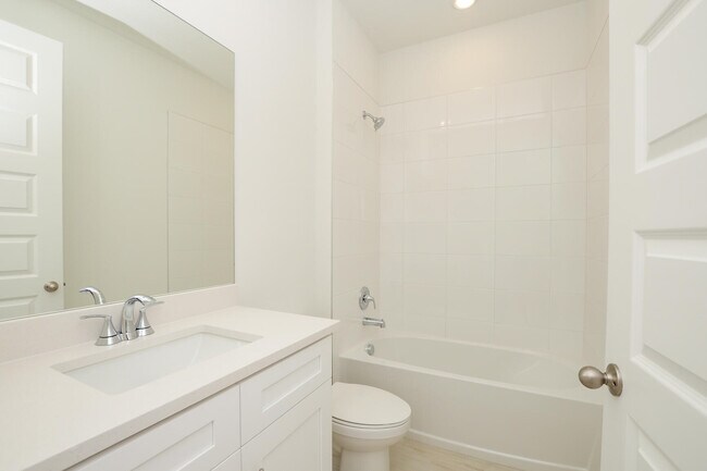 Building Photo - 6312 Cloverdale Ave