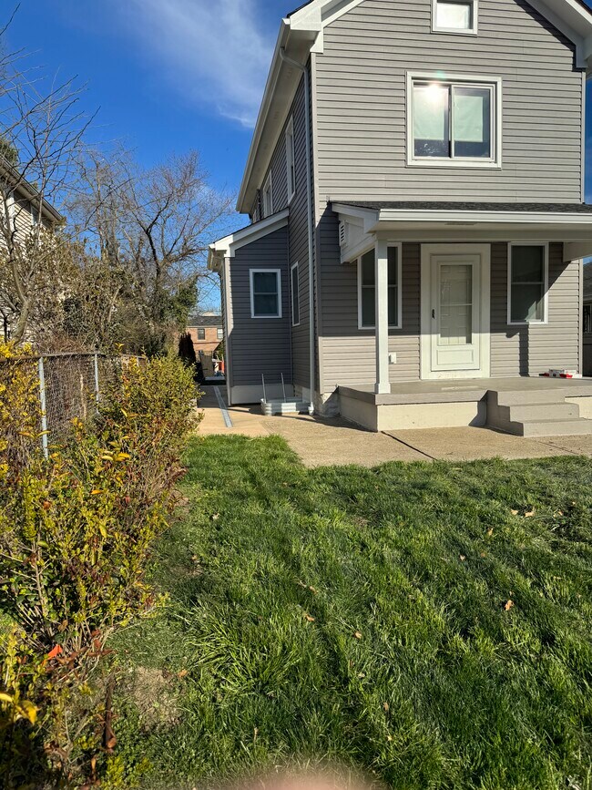 Building Photo - 1612 N Star Ave