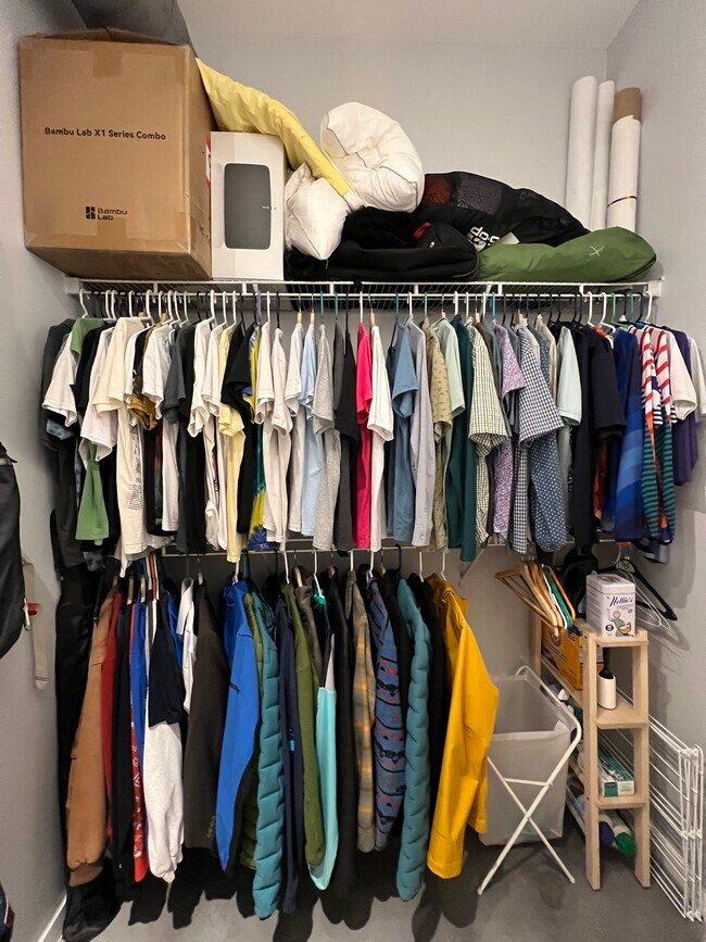 Building Photo - 2124 E 6th St