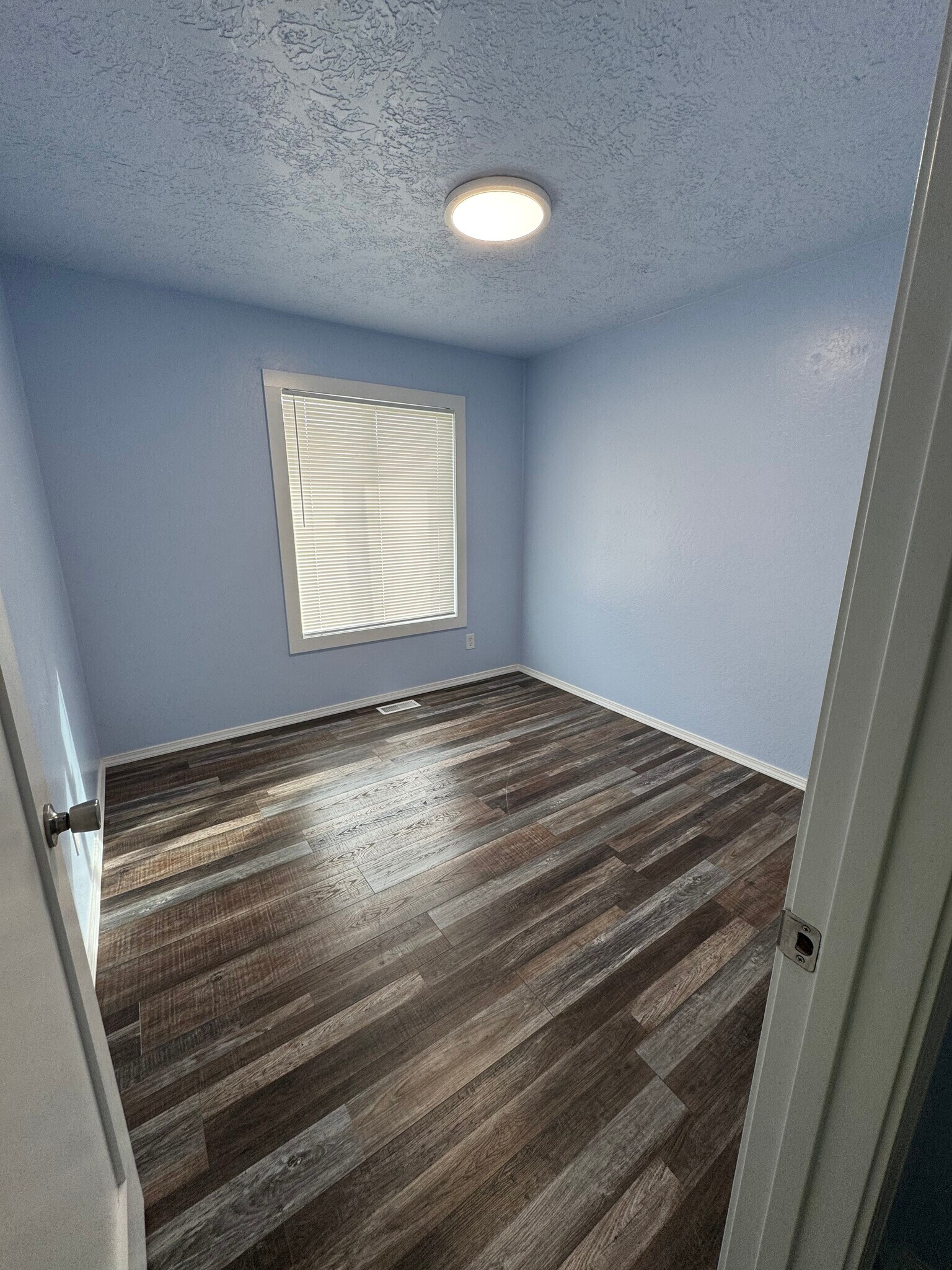 Building Photo - 191 47th Ave SE