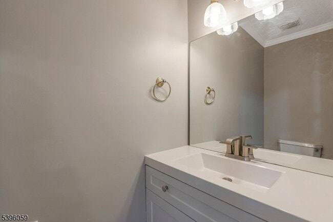 Building Photo - 604 Brokaw Ct