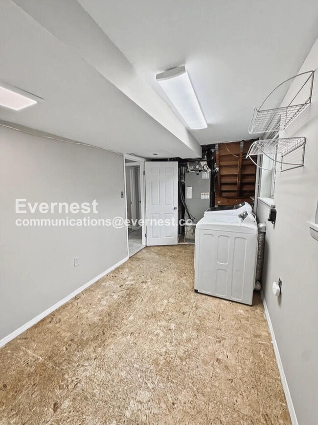 Building Photo - 4646 Evansdale Rd