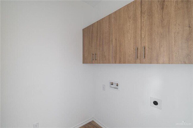 Building Photo - 16 Hope Dr