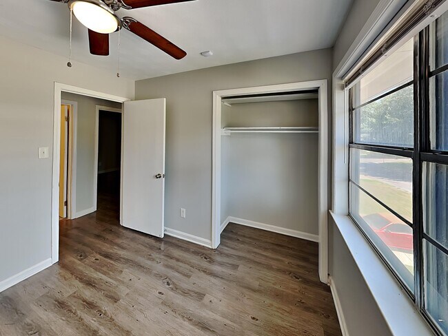 Building Photo - 668 Brakebill Ave