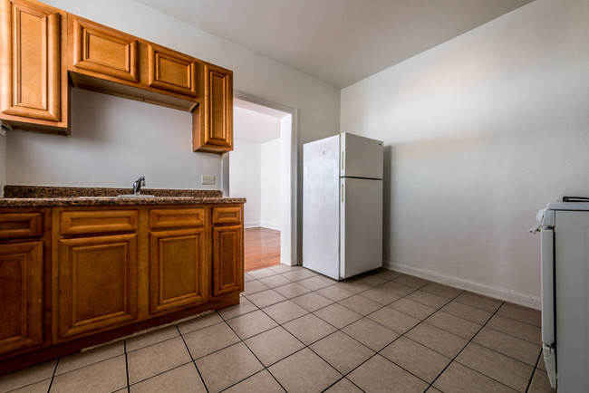 Kitchen - 1748 E 71st Pl