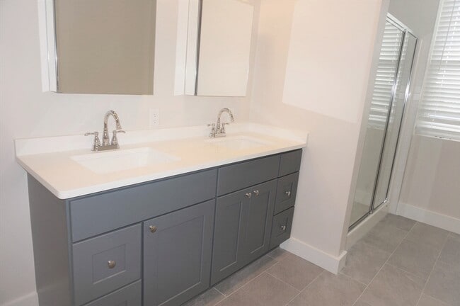 Building Photo - 99 Moody St